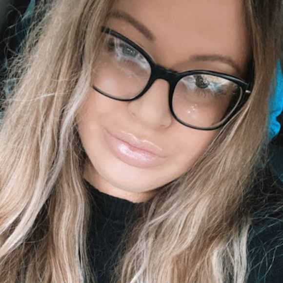 Meet your Posher, Christina - Picture 1 of 1